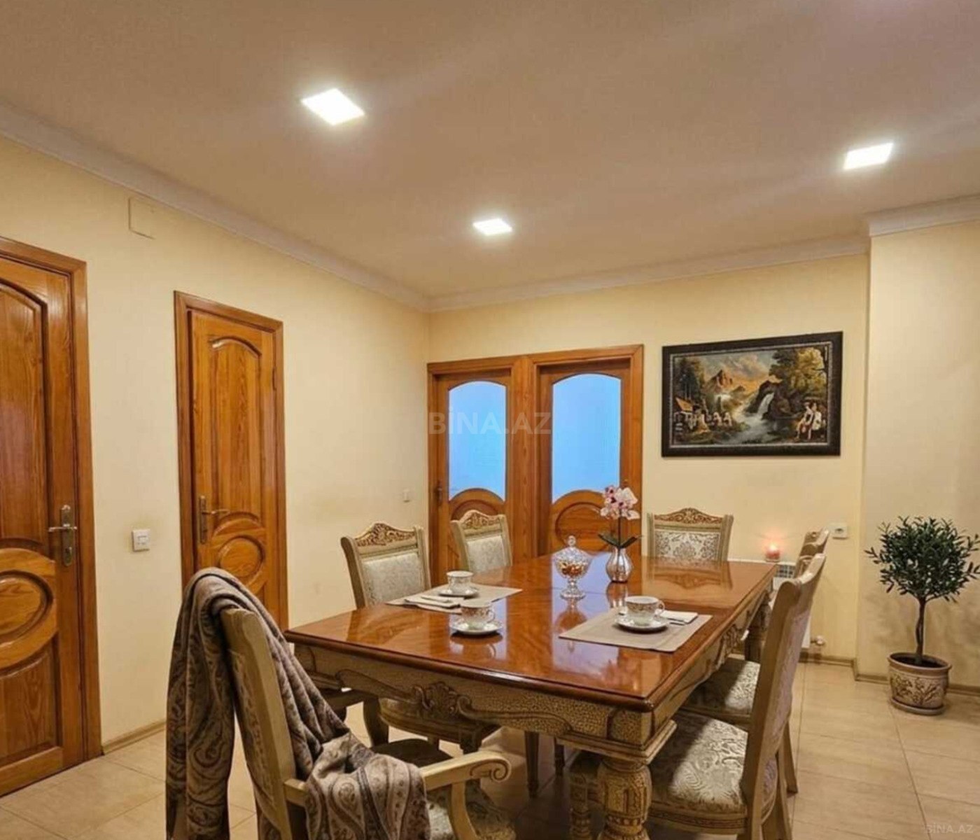 2 otaqlı Köhnə tikili, Şah İsmayıl Xətai m., Bakı