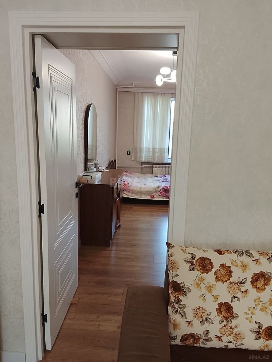 3 otaqlı Köhnə tikili, Neftçilər m., Bakı
