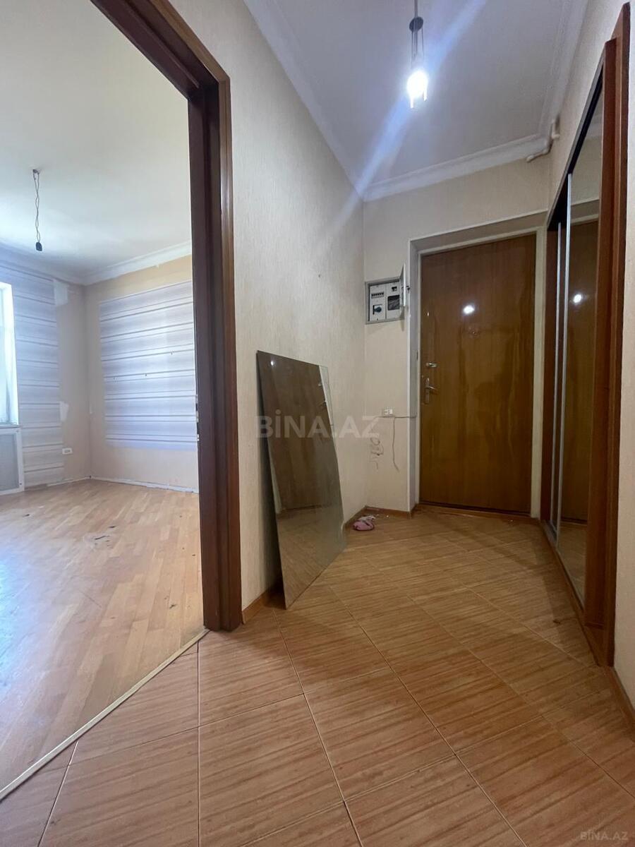 3 otaqlı Köhnə tikili, Elmlər Akademiyası m., Bakı