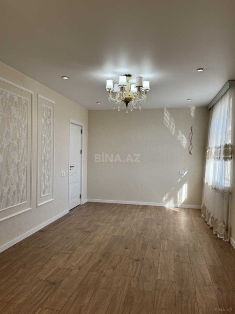 3 otaqlı Köhnə tikili, Bakıxanov q., Bakı