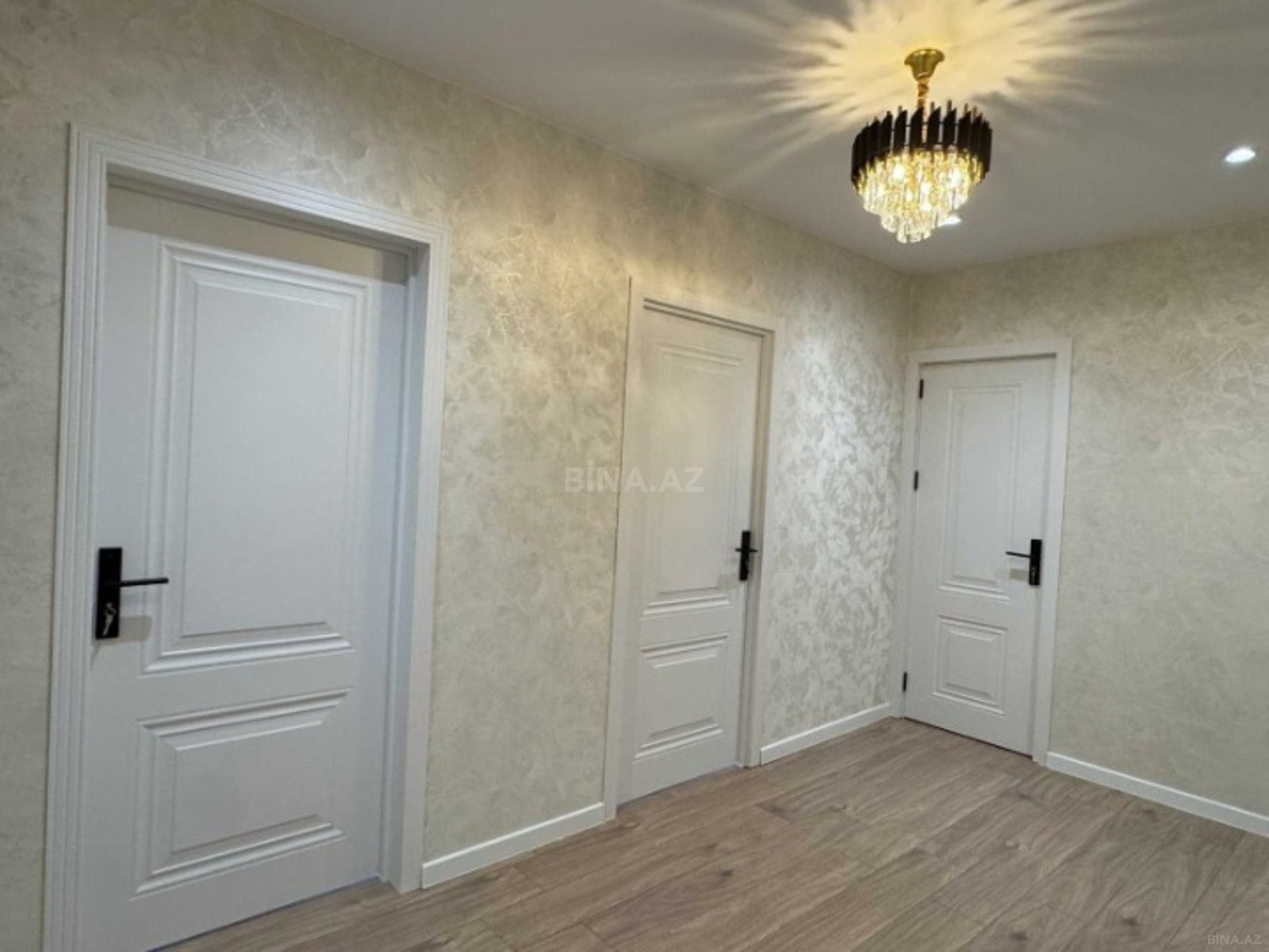 3 otaqlı Köhnə tikili, Bakıxanov q., Bakı