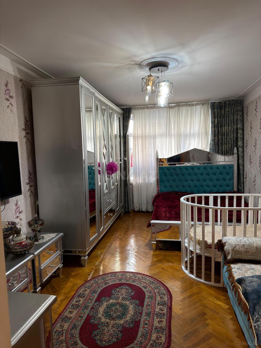 3 otaqlı Köhnə tikili, Nizami m., Bakı