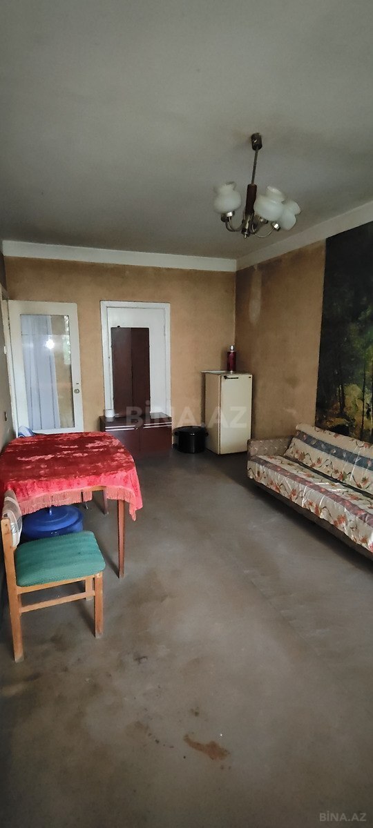 3 otaqlı Köhnə tikili, Bakıxanov q., Bakı