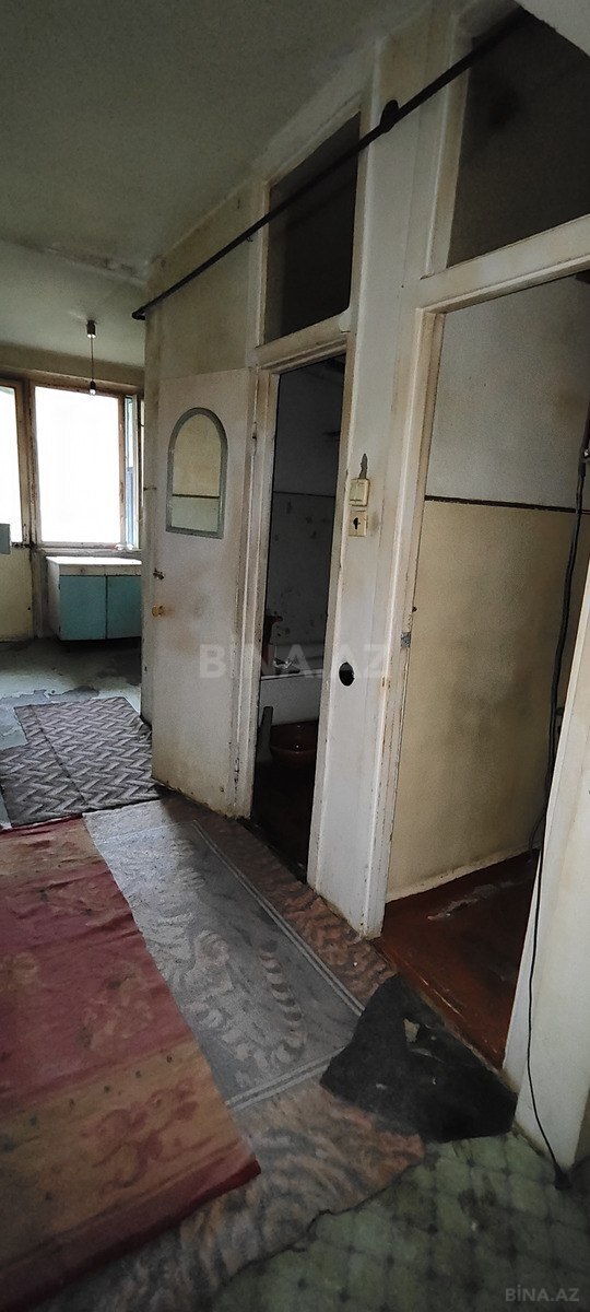 3 otaqlı Köhnə tikili, Bakıxanov q., Bakı