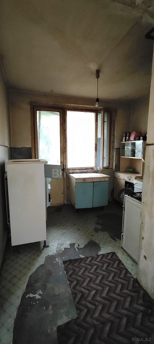 3 otaqlı Köhnə tikili, Bakıxanov q., Bakı