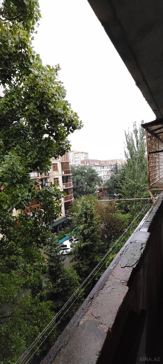 3 otaqlı Köhnə tikili, Bakıxanov q., Bakı