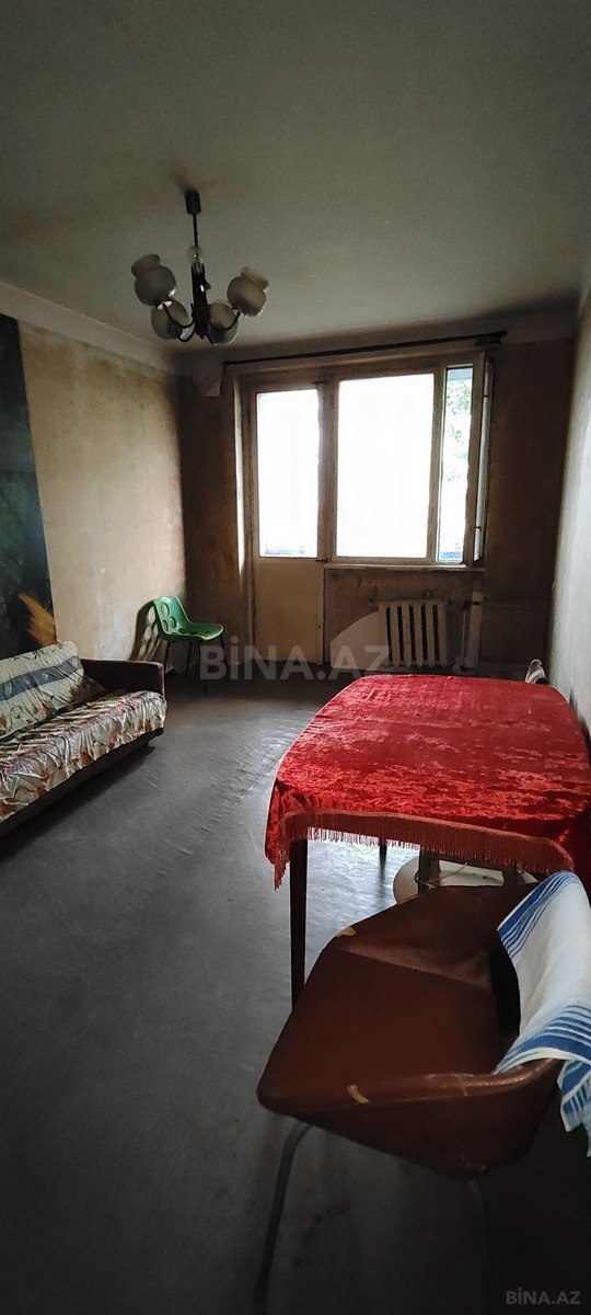 3 otaqlı Köhnə tikili, Bakıxanov q., Bakı