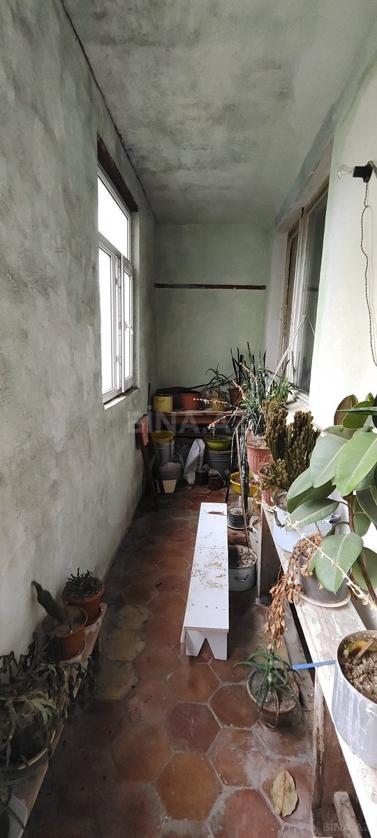 3 otaqlı Köhnə tikili, Bakıxanov q., Bakı