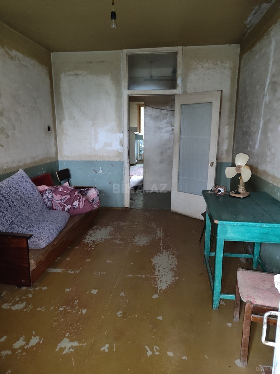 3 otaqlı Köhnə tikili, Bakıxanov q., Bakı