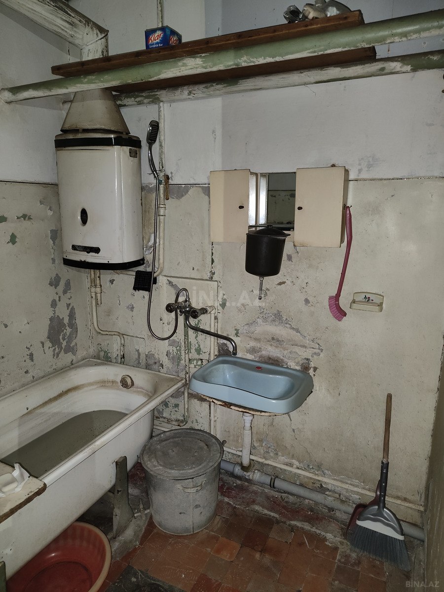 3 otaqlı Köhnə tikili, Bakıxanov q., Bakı