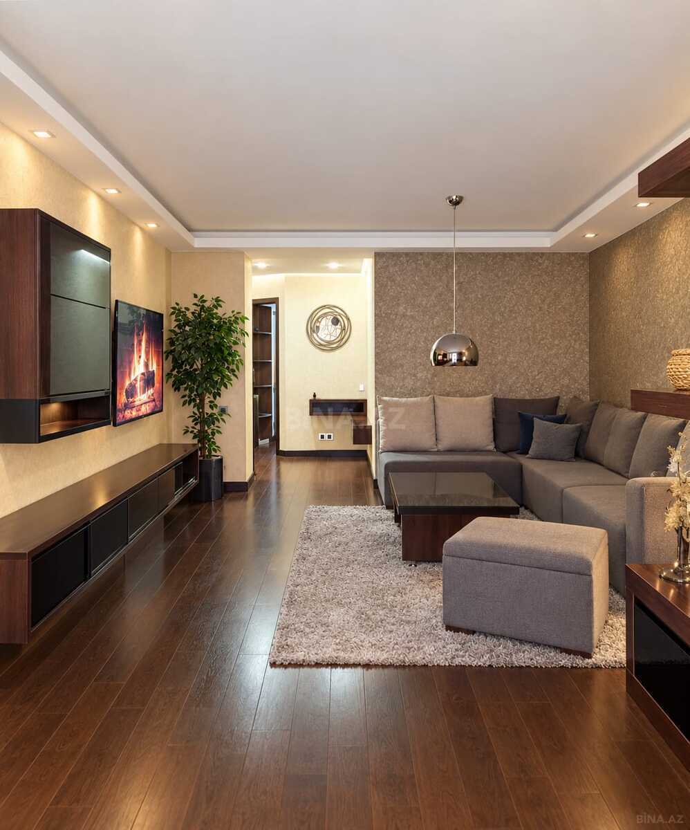 3 otaqlı Köhnə tikili, Şah İsmayıl Xətai m., Bakı