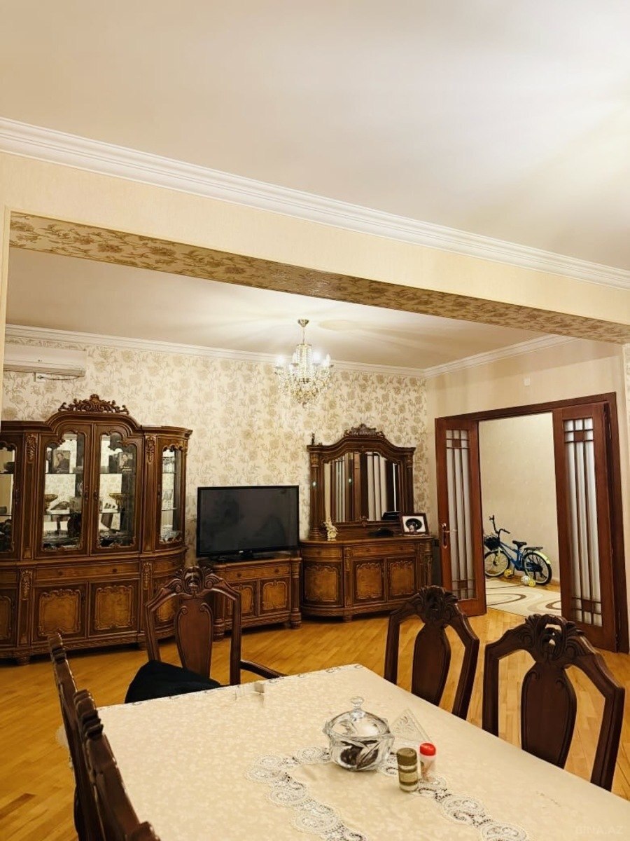 4 otaqlı Köhnə tikili, 20 Yanvar m., Bakı
