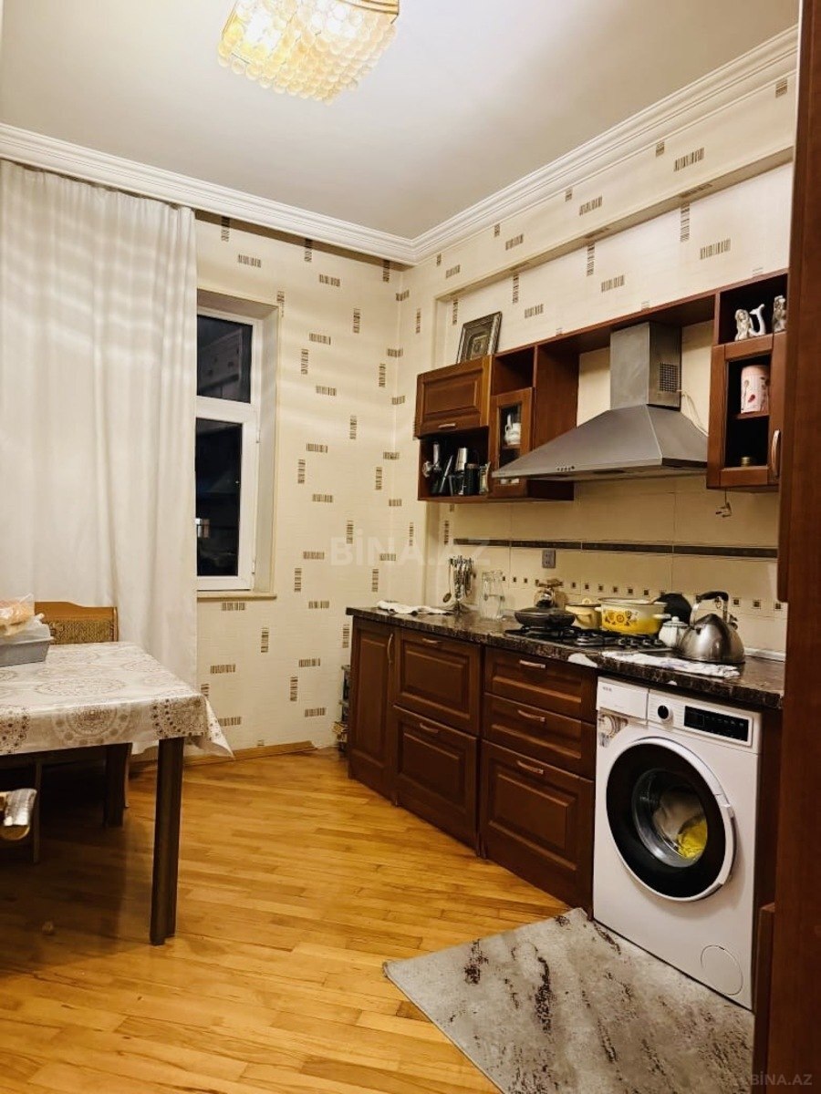 4 otaqlı Köhnə tikili, 20 Yanvar m., Bakı