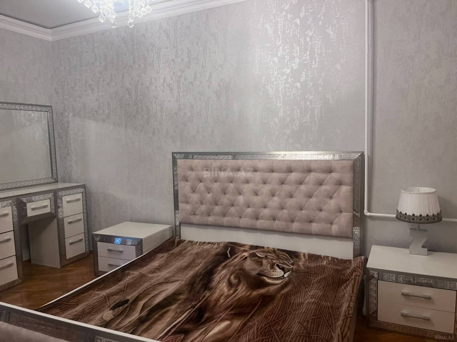 3 otaqlı Köhnə tikili, Həzi Aslanov m., Bakı