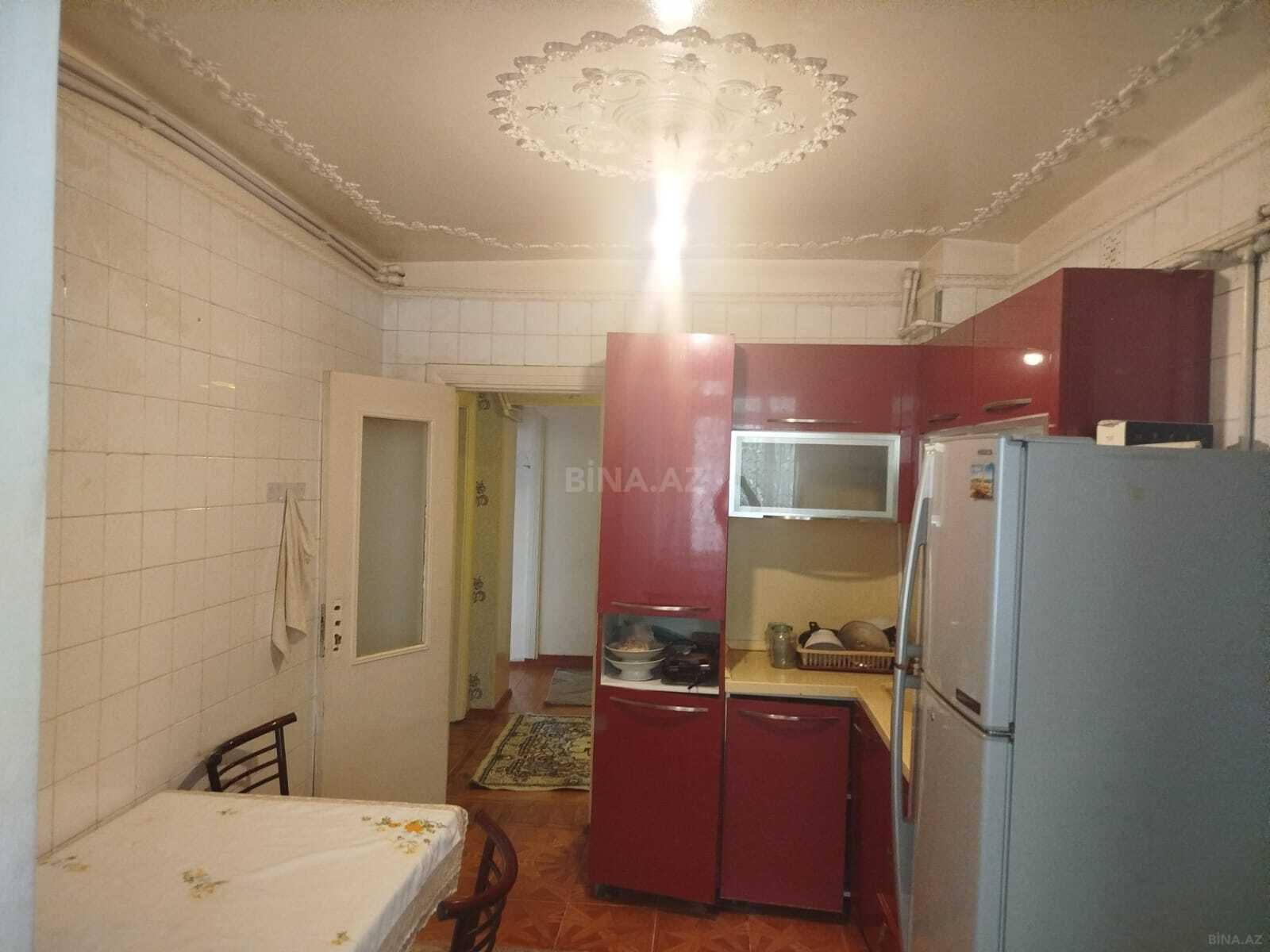 3 otaqlı Köhnə tikili, Elmlər Akademiyası m., Bakı