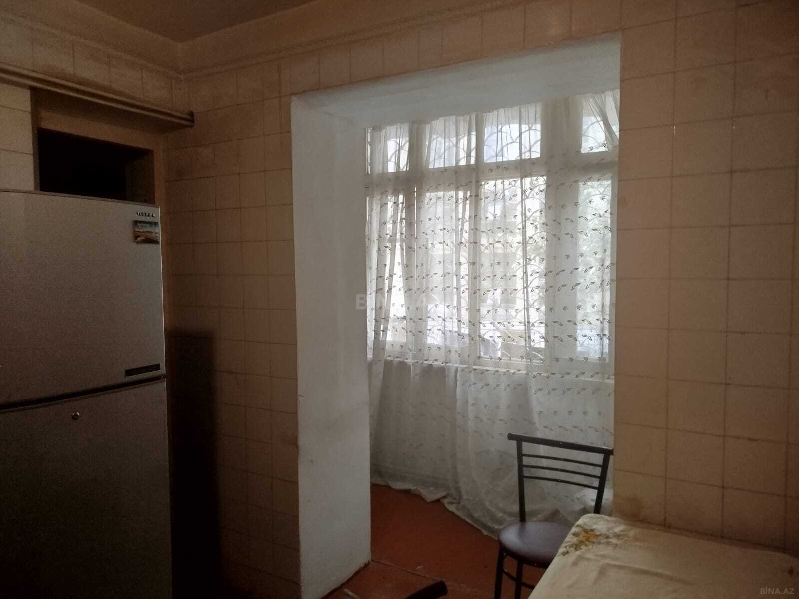 3 otaqlı Köhnə tikili, Elmlər Akademiyası m., Bakı