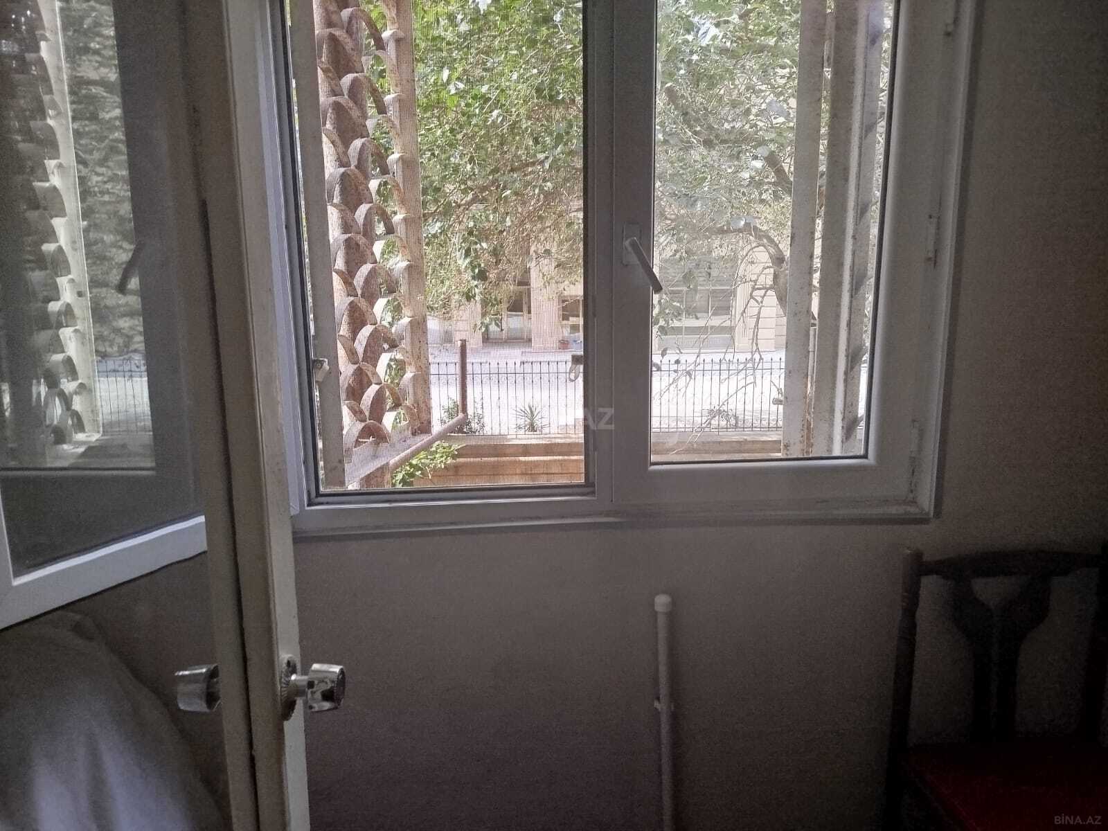3 otaqlı Köhnə tikili, Elmlər Akademiyası m., Bakı