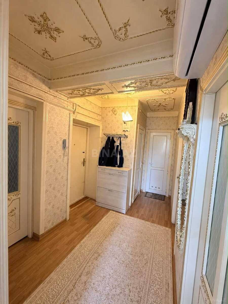 3 otaqlı Köhnə tikili, Qara Qarayev m., Bakı