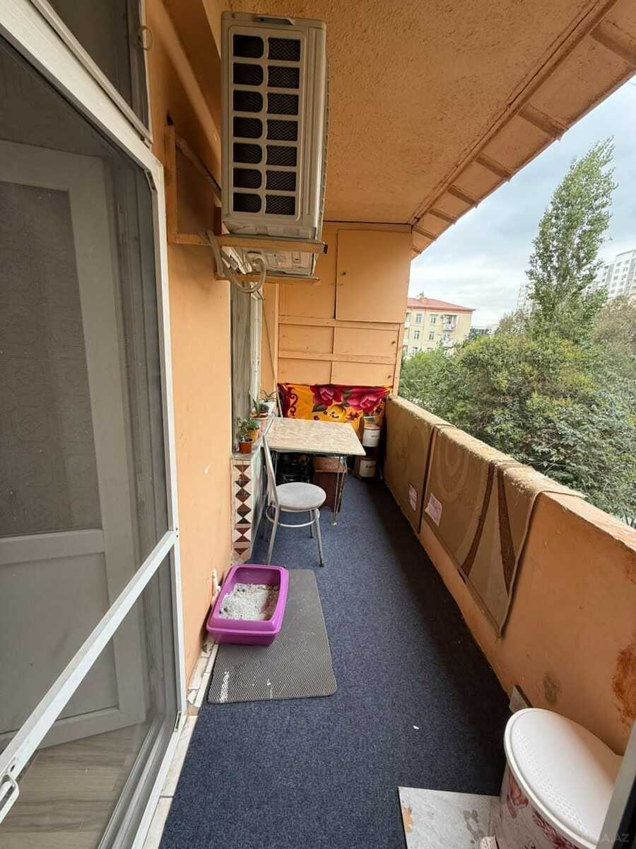 3 otaqlı Köhnə tikili, Qara Qarayev m., Bakı