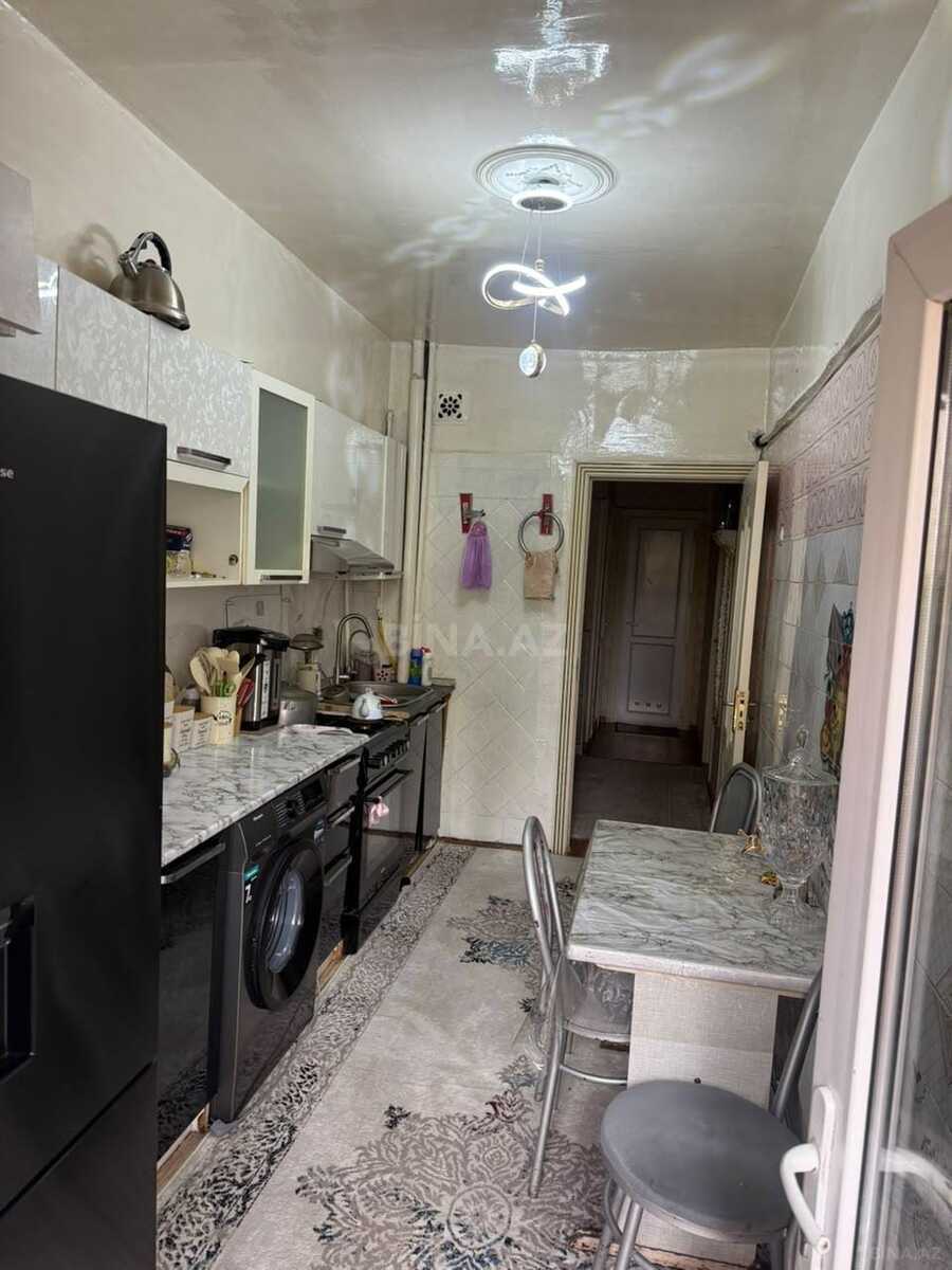 3 otaqlı Köhnə tikili, Qara Qarayev m., Bakı