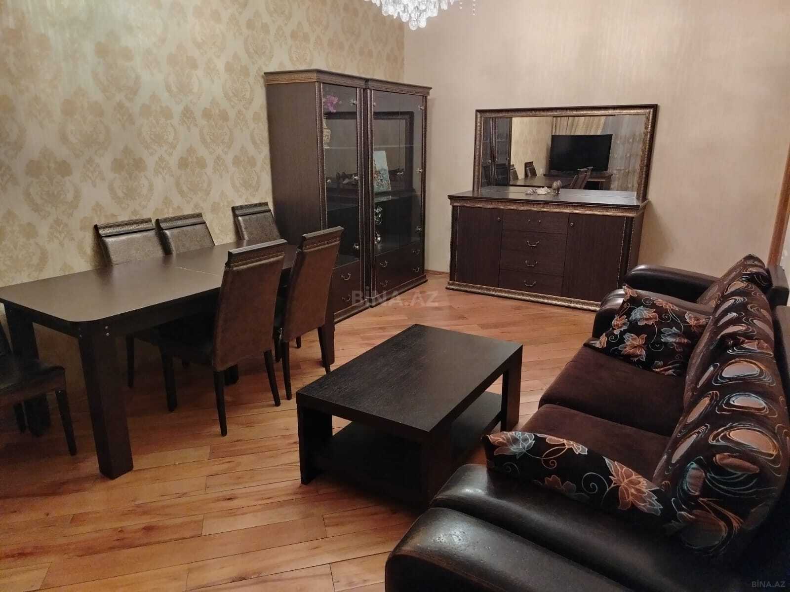 3 otaqlı Yeni tikili, Xırdalan
