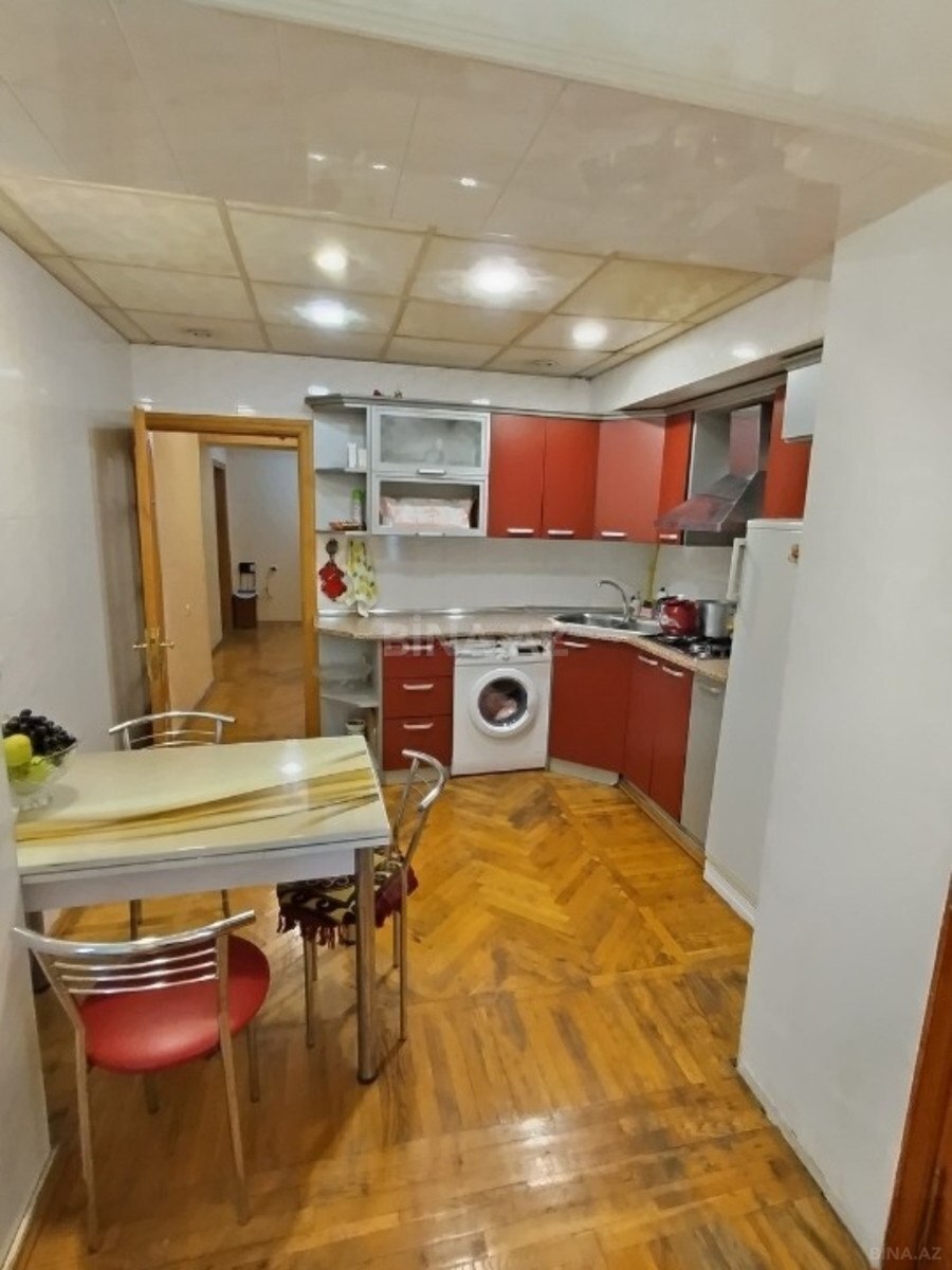 2 otaqlı Köhnə tikili, İnşaatçılar m., Bakı