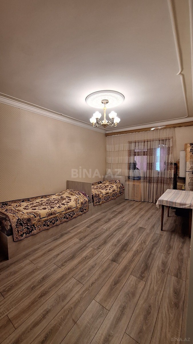 3 otaqlı Köhnə tikili, Xalqlar Dostluğu m., Bakı