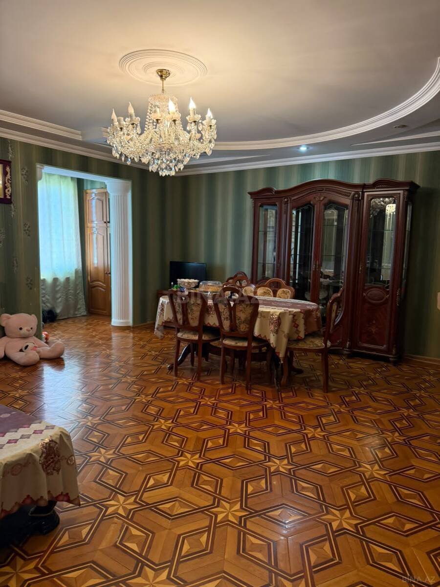 3 otaqlı Köhnə tikili, 28 May m., Bakı