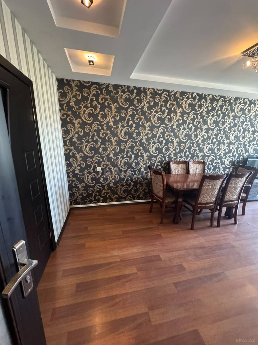 3 otaqlı Köhnə tikili, Bakıxanov q., Bakı
