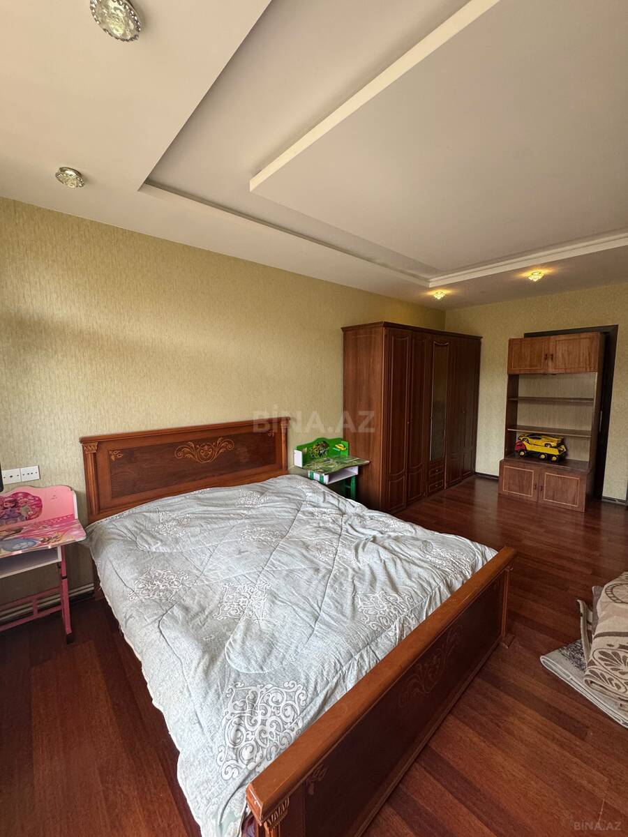 3 otaqlı Köhnə tikili, Bakıxanov q., Bakı