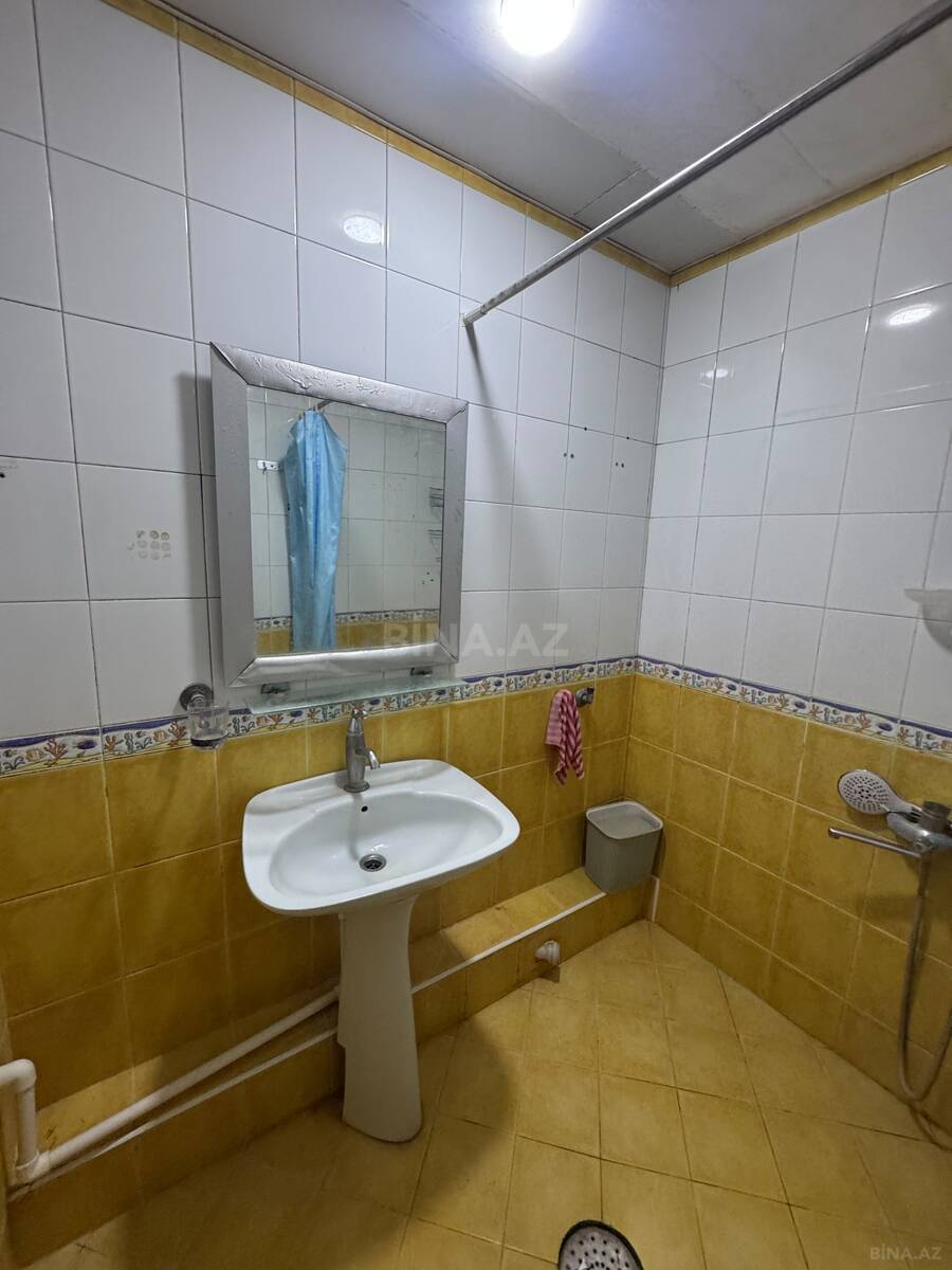 3 otaqlı Köhnə tikili, Bakıxanov q., Bakı