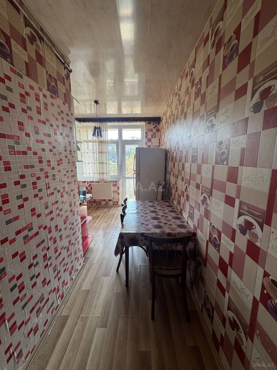 3 otaqlı Köhnə tikili, Bakıxanov q., Bakı