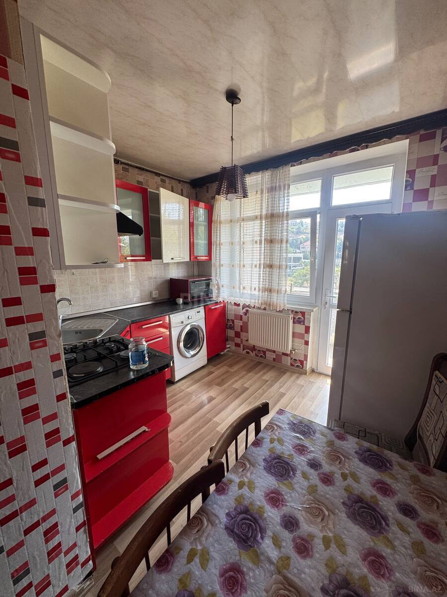 3 otaqlı Köhnə tikili, Bakıxanov q., Bakı