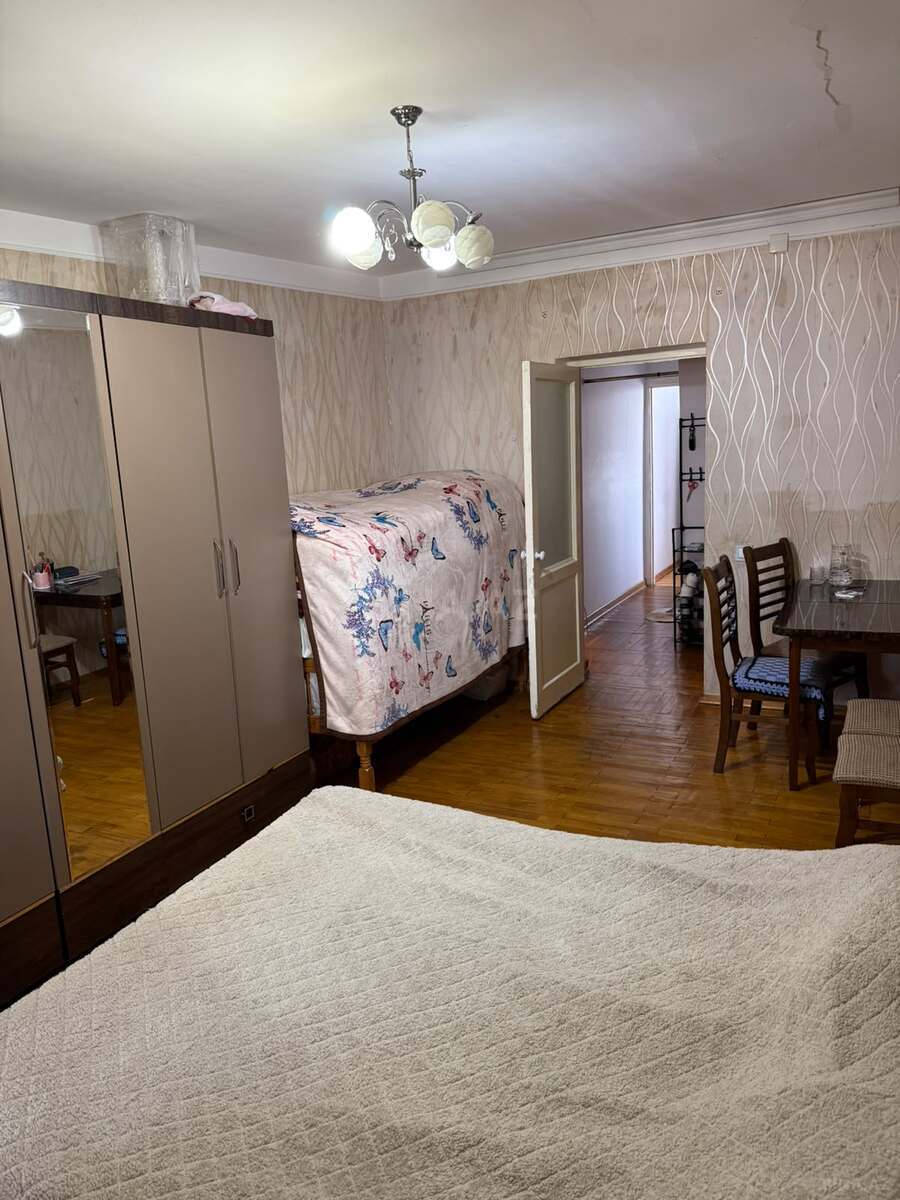 3 otaqlı Köhnə tikili, Neftçilər m., Bakı