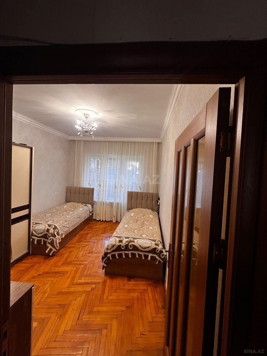 3 otaqlı Köhnə tikili, Bakıxanov q., Bakı