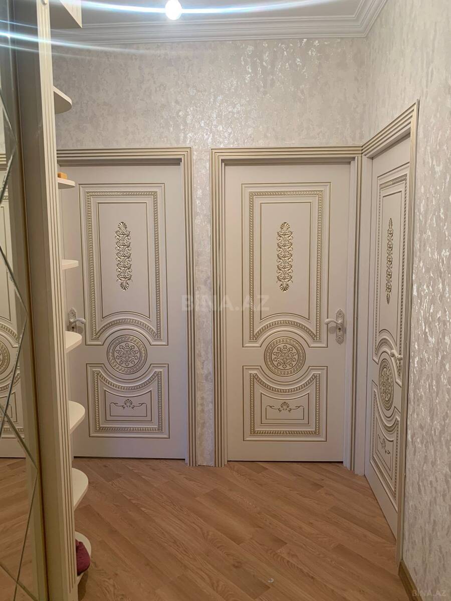 3 otaqlı Köhnə tikili, Neftçilər m., Bakı