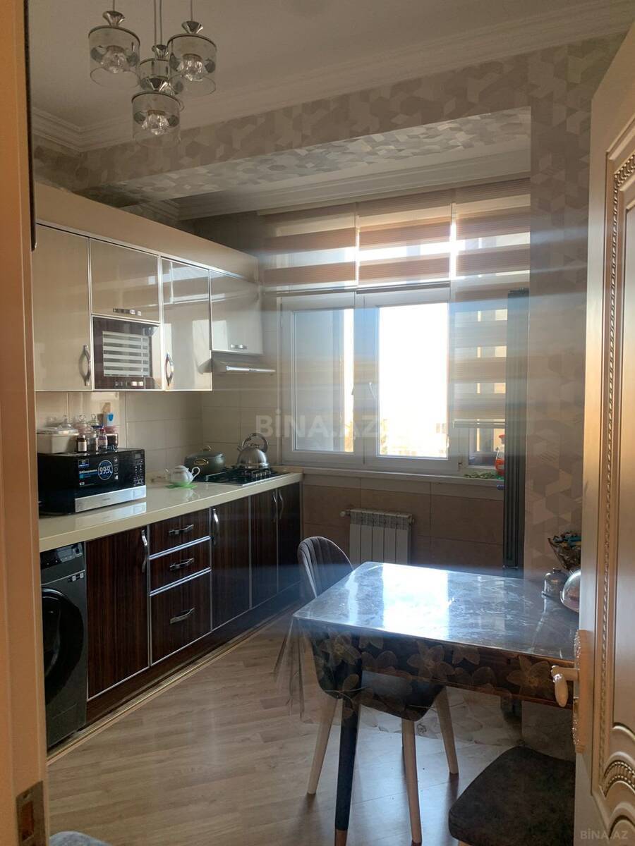 3 otaqlı Köhnə tikili, Neftçilər m., Bakı