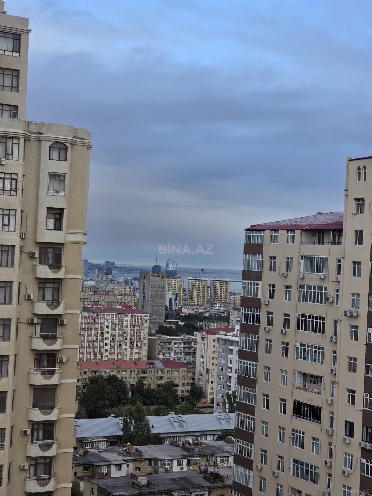 4 otaqlı Yeni tikili, İnşaatçılar m., Bakı