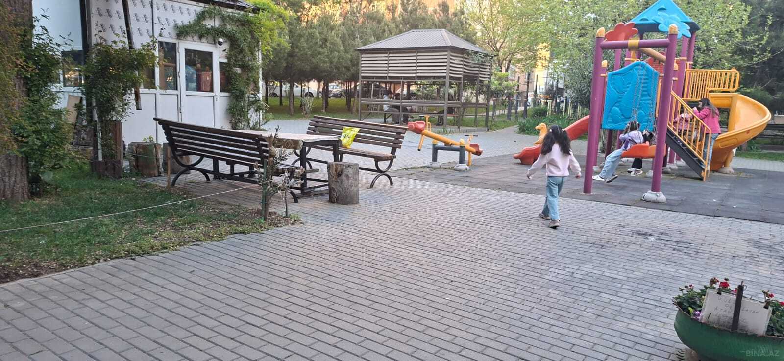 2 otaqlı Köhnə tikili, Xalqlar Dostluğu m., Bakı