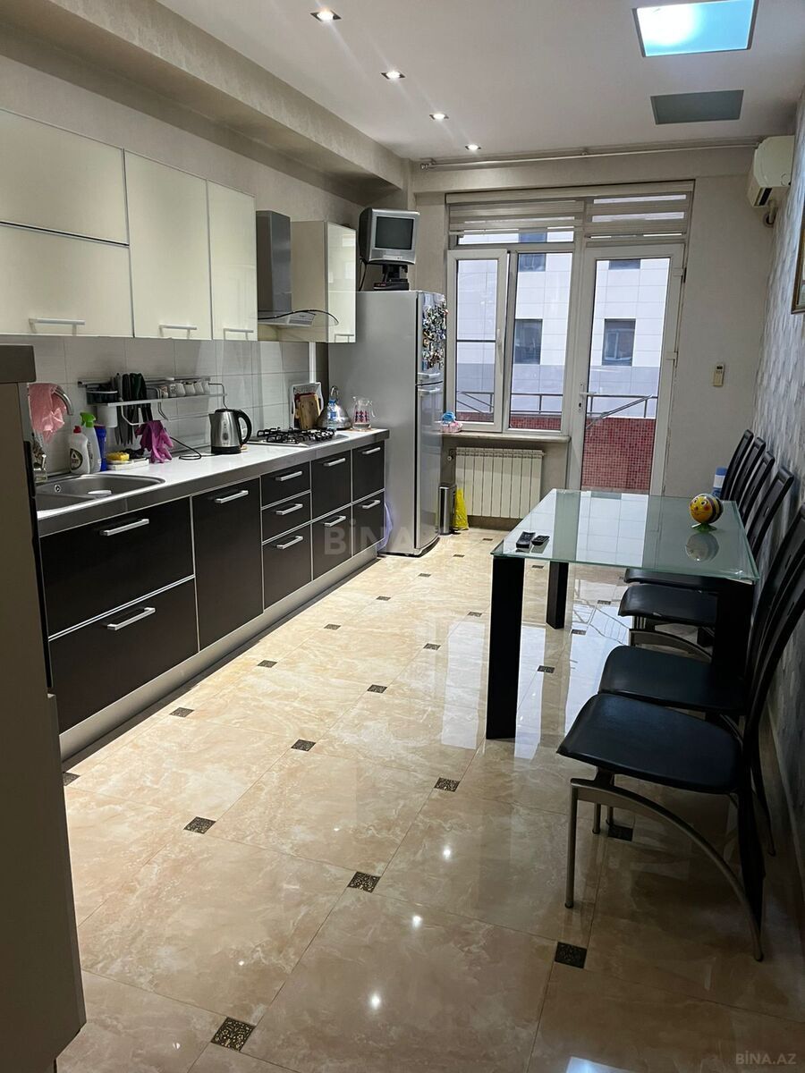 4 otaqlı Yeni tikili, Şah İsmayıl Xətai m., Bakı