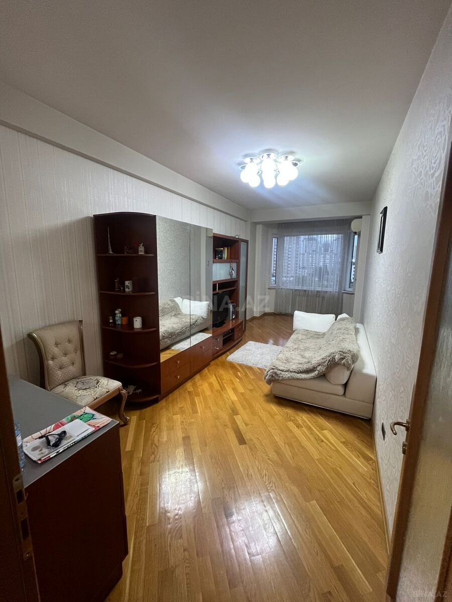 4 otaqlı Yeni tikili, Şah İsmayıl Xətai m., Bakı