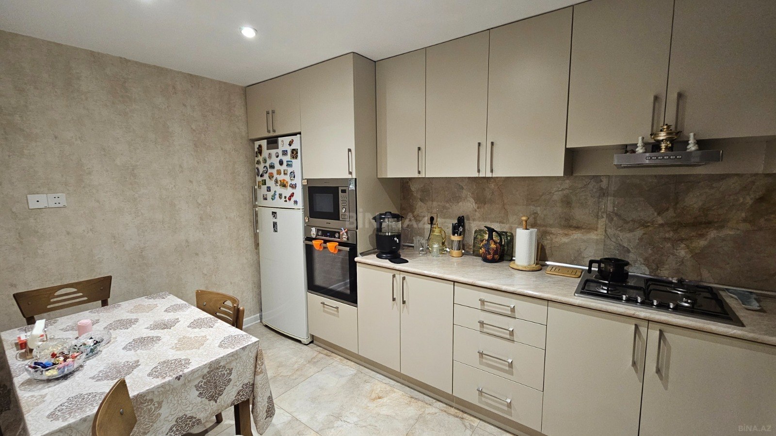 3 otaqlı Köhnə tikili, İnşaatçılar m., Bakı