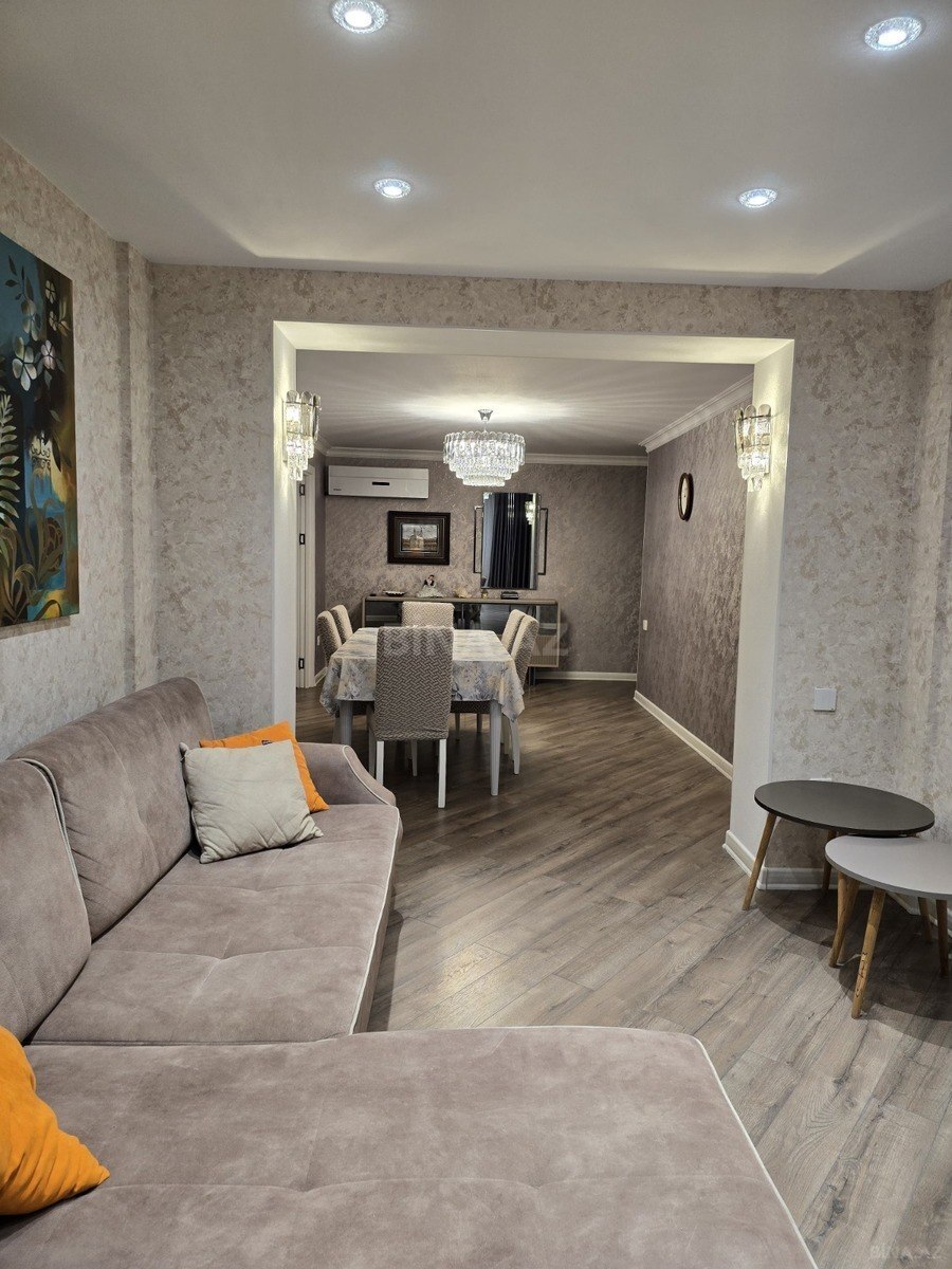 3 otaqlı Köhnə tikili, İnşaatçılar m., Bakı