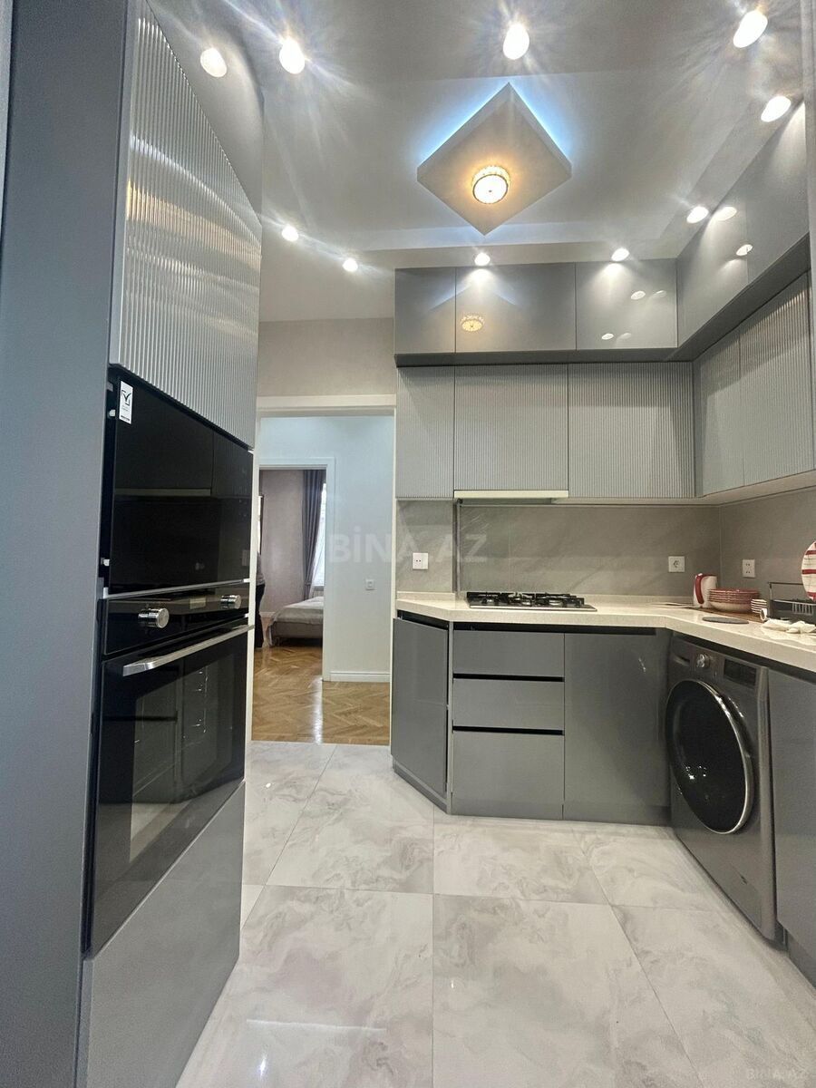 3 otaqlı Köhnə tikili, 28 May m., Bakı