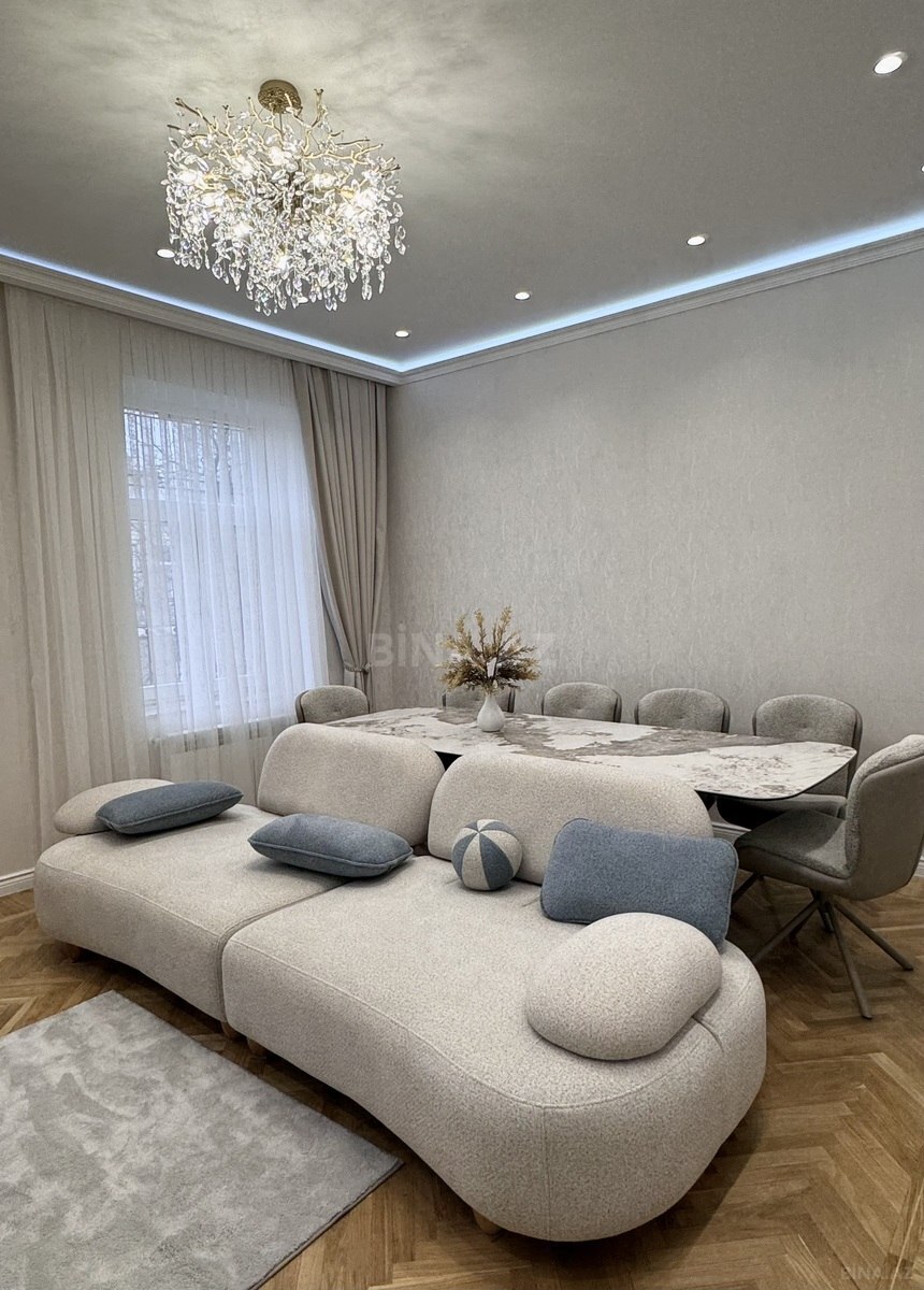 3 otaqlı Köhnə tikili, 28 May m., Bakı