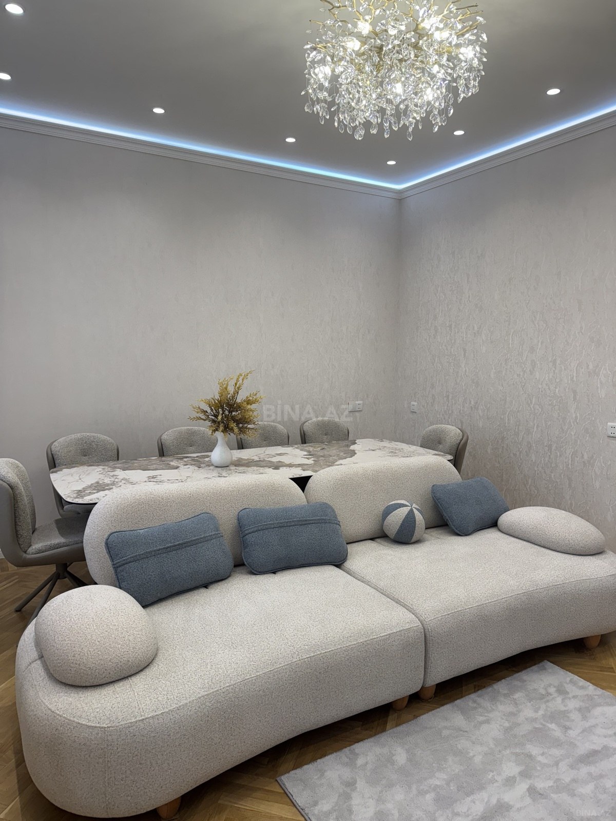 3 otaqlı Köhnə tikili, 28 May m., Bakı