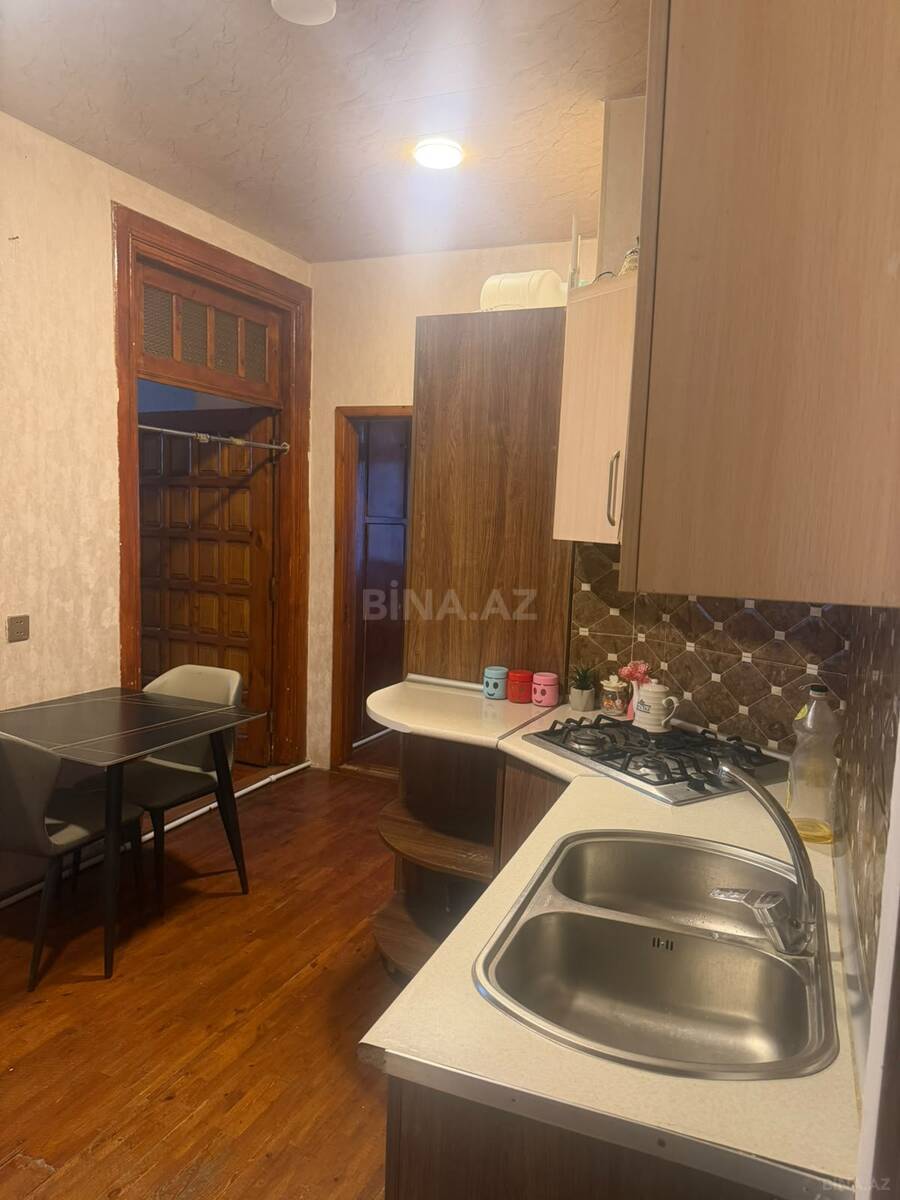 3 otaqlı Köhnə tikili, 28 May m., Bakı