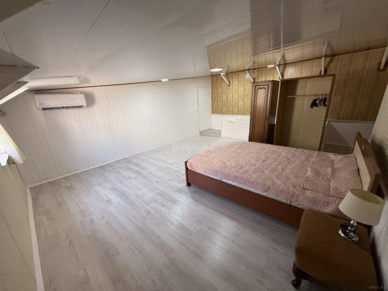 2 otaqlı Köhnə tikili, Elmlər Akademiyası m., Bakı