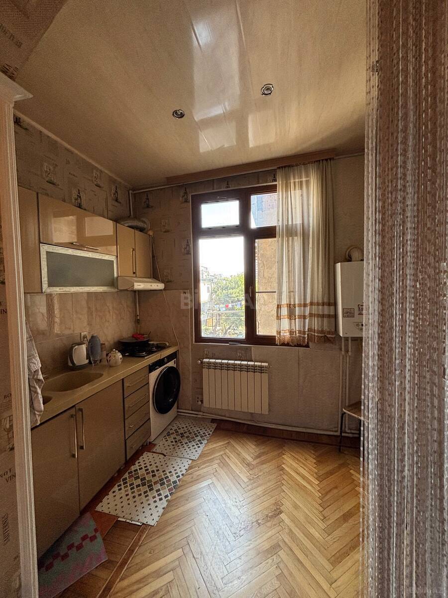 4 otaqlı Köhnə tikili, Nəsimi r., Bakı