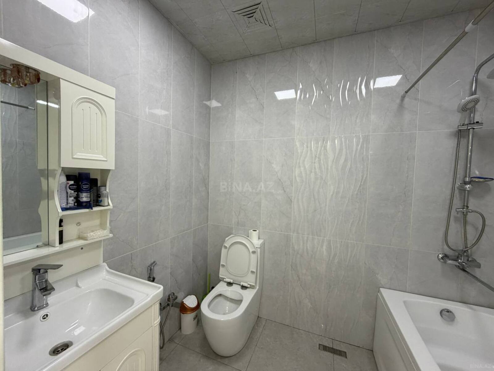 3 otaqlı Yeni tikili, Koroğlu m., Bakı